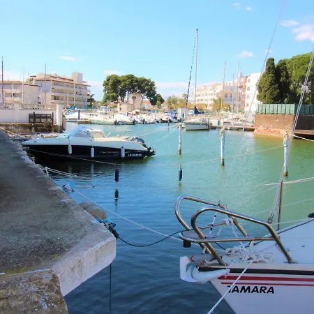 Planta Baja Con Jardin, Amarre, Y Parking En Zona Tranquila De - Es-258-46 Apartment Roses