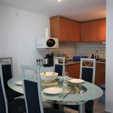 Planta Baja Con Jardin, Amarre, Y Parking En Zona Tranquila De - Es-258-46 * Roses